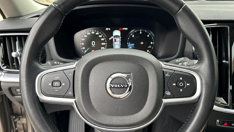 Volvo V60 2.0 D3 MOMENTUM 150 5P