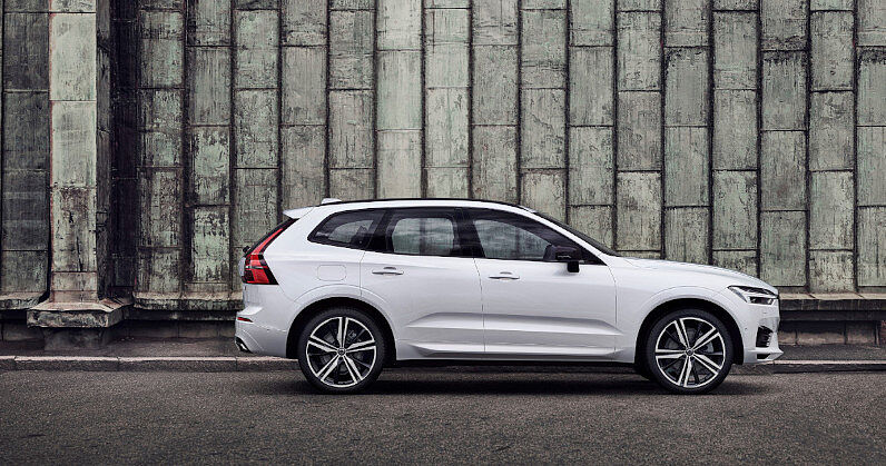 Volvo XC60 Momentum Pro por 333€/mes